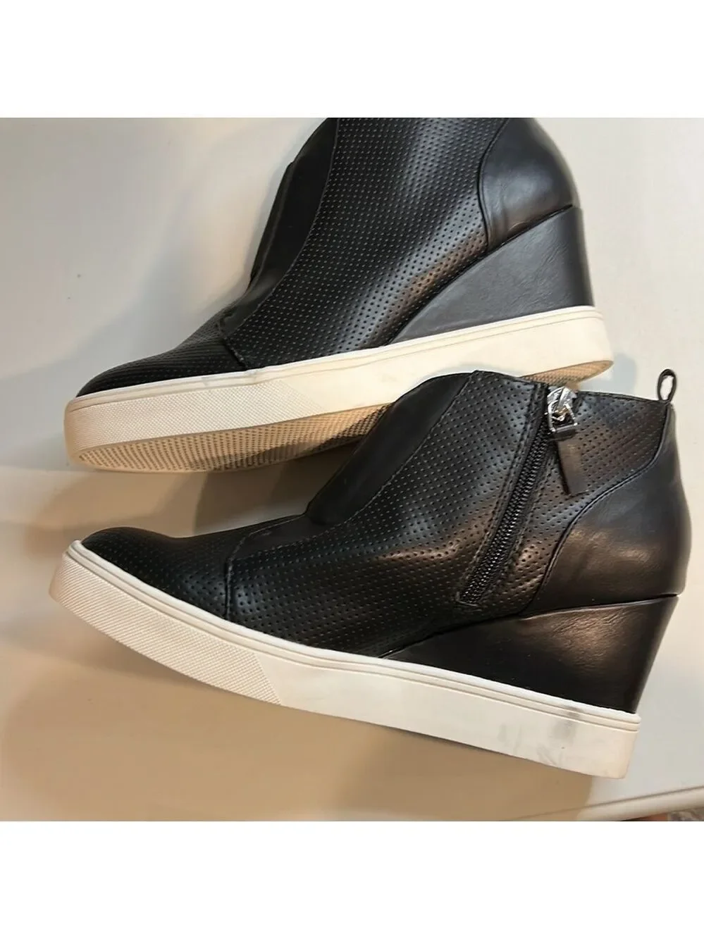 Mia Black Wedge Platform Booties Size 9.5
